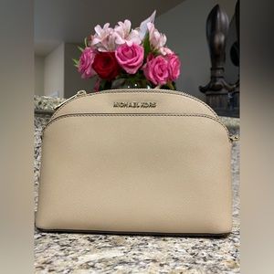Michael Kors beige dome crossbody, new! 💗